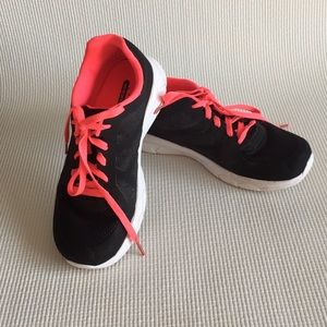 Danskin memory foam athletic tennis shoes